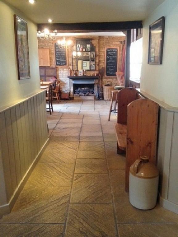The Royal Oak Burford Bed & Breakfast Екстериор снимка